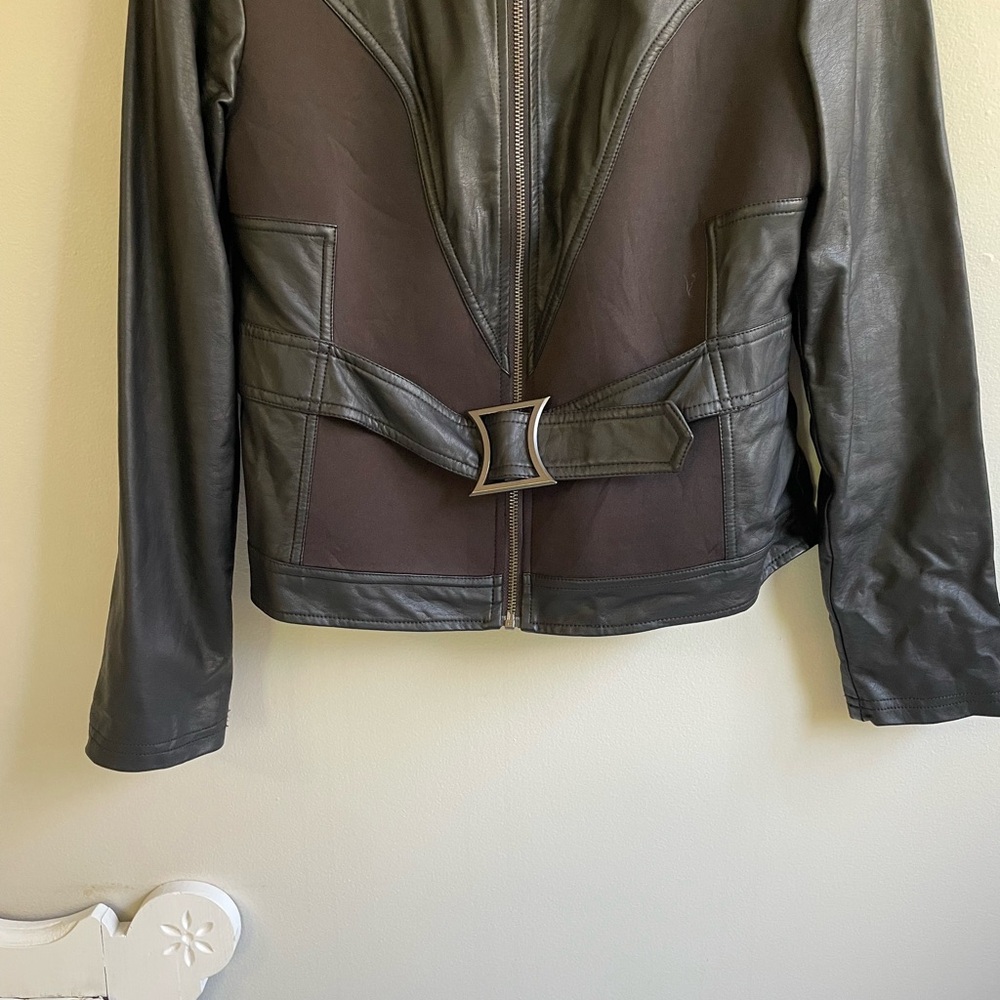 BLACK FAUX LEATHER JACKET BELT BUCKLE MARVEL LIMITED EDITION ZIPPER STRETCH - Picture 9 of 10